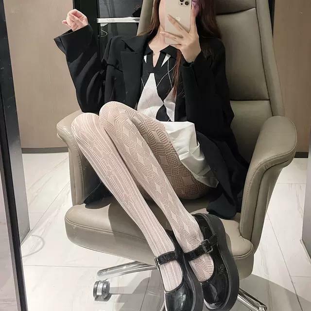 ASYMMETRIC PATTERN FASHION HOLLOW OUT TREND LONG TUBE BOTTOMED PANTYHOSE