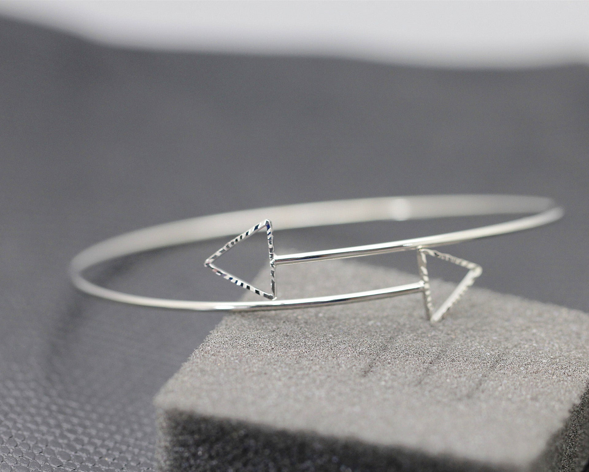 SIMPLE FASHION HOLLOW TRIANGLE ARM BRACELET