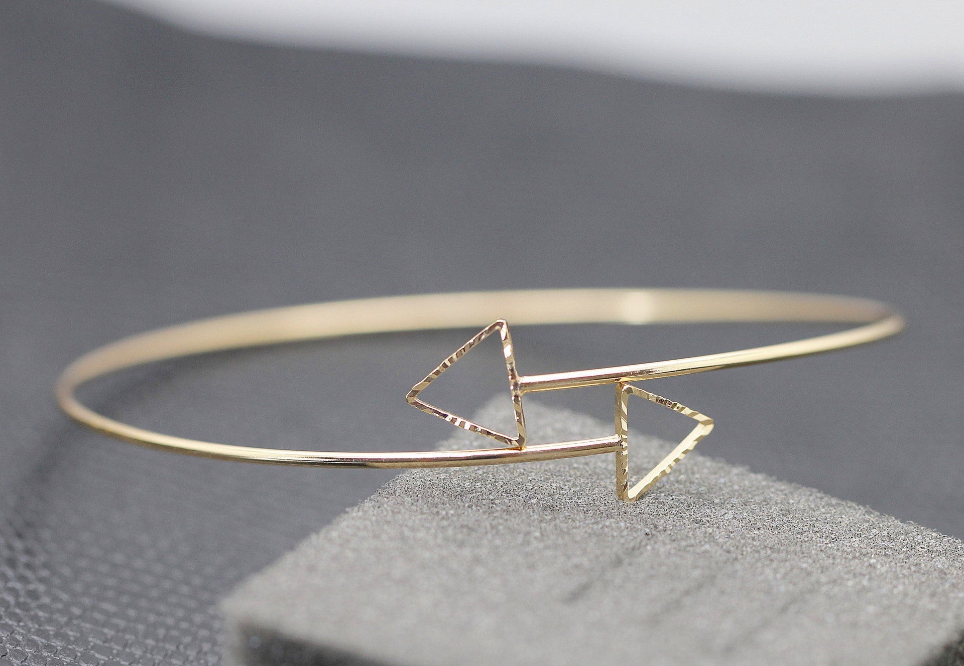 SIMPLE FASHION HOLLOW TRIANGLE ARM BRACELET