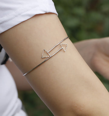 SIMPLE FASHION HOLLOW TRIANGLE ARM BRACELET