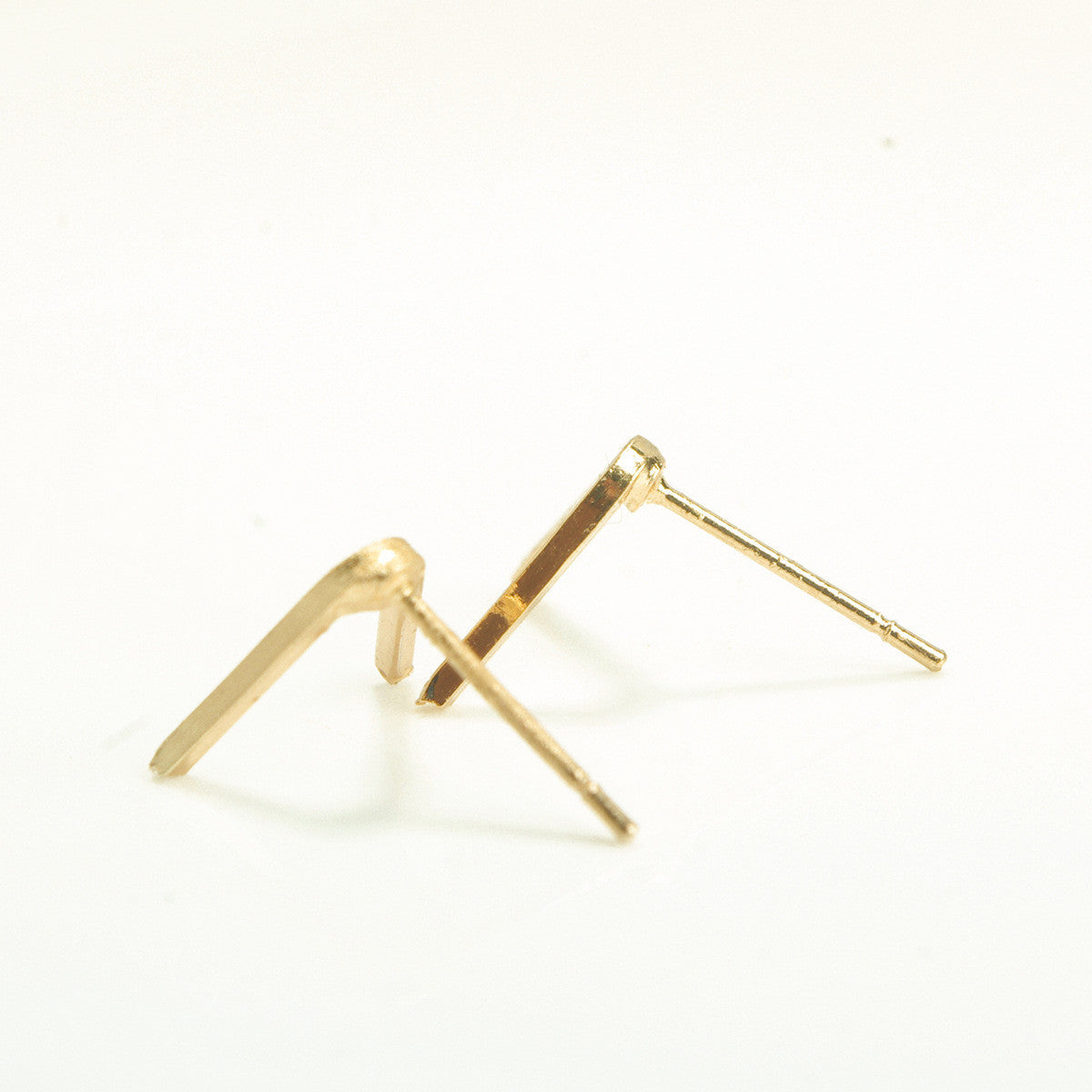 THE LETTER V WOMEN'S EARRINGS