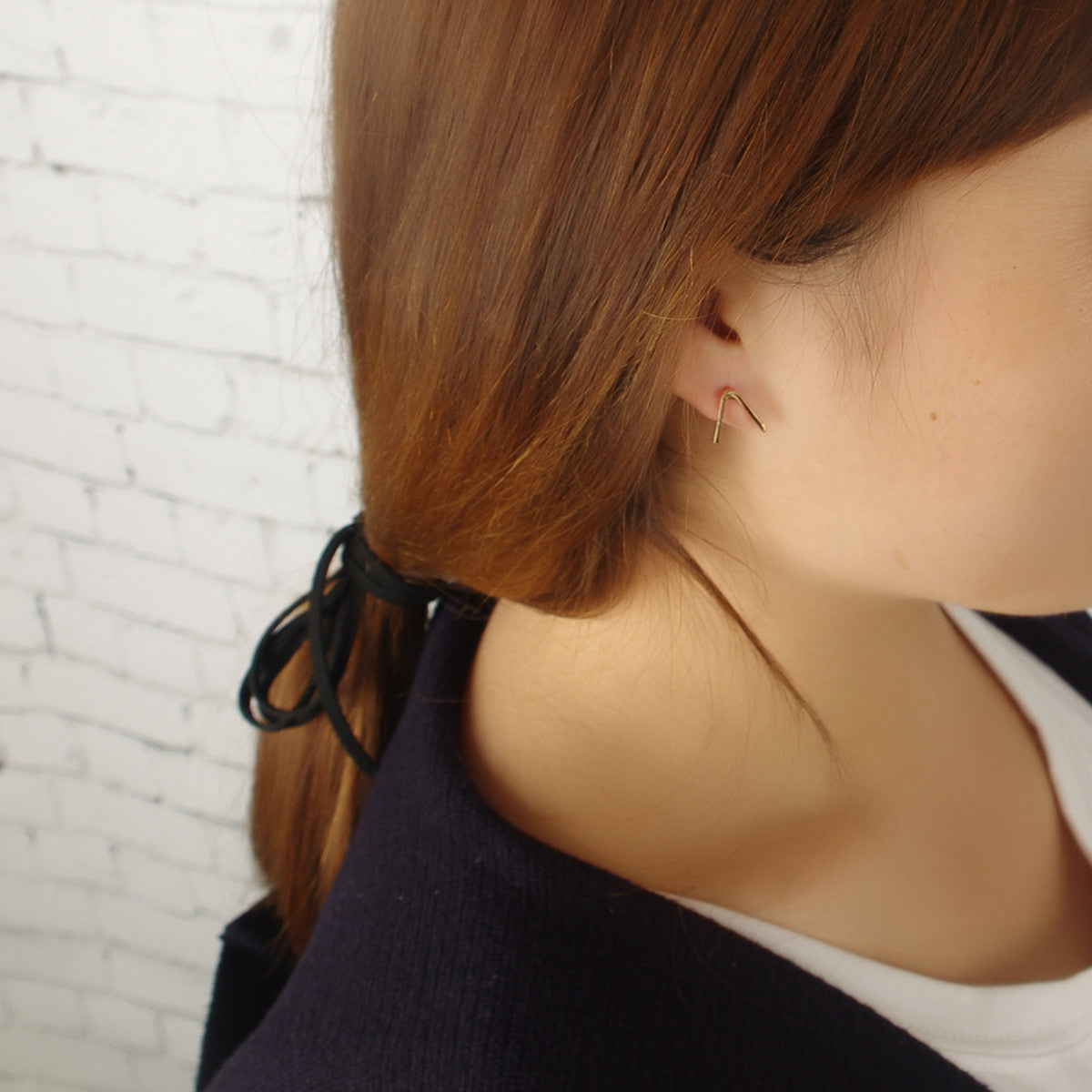 THE LETTER V WOMEN'S EARRINGS
