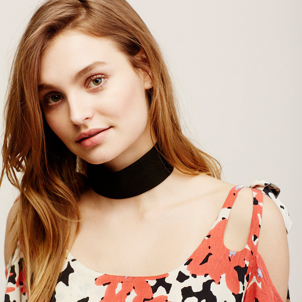 WIDE-BRIMMED LINT COLLAR NECKLACE