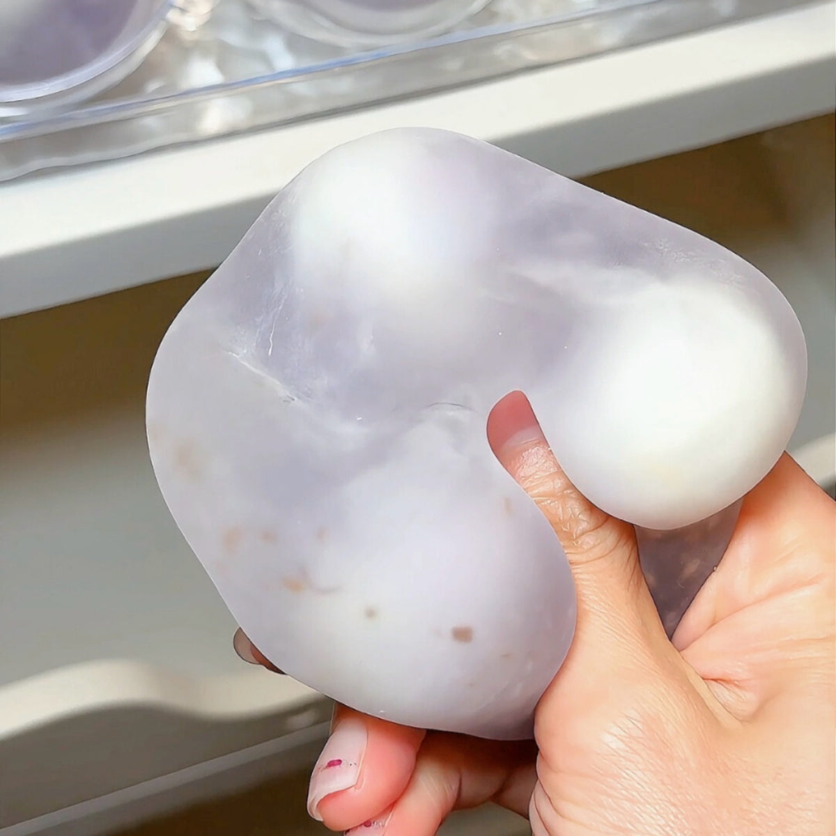 BURST-FILLING CRUNCHY SQUISHY BALL