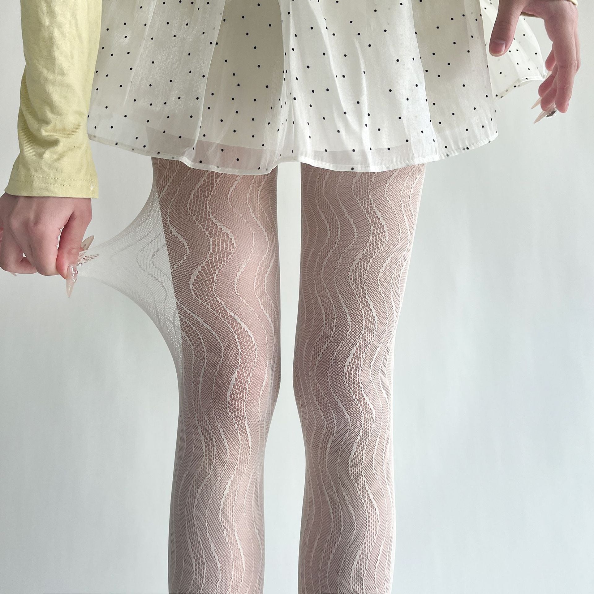 FASHION THIN WAVY JACQUARD LACE HOLLOW PANTYHOSE