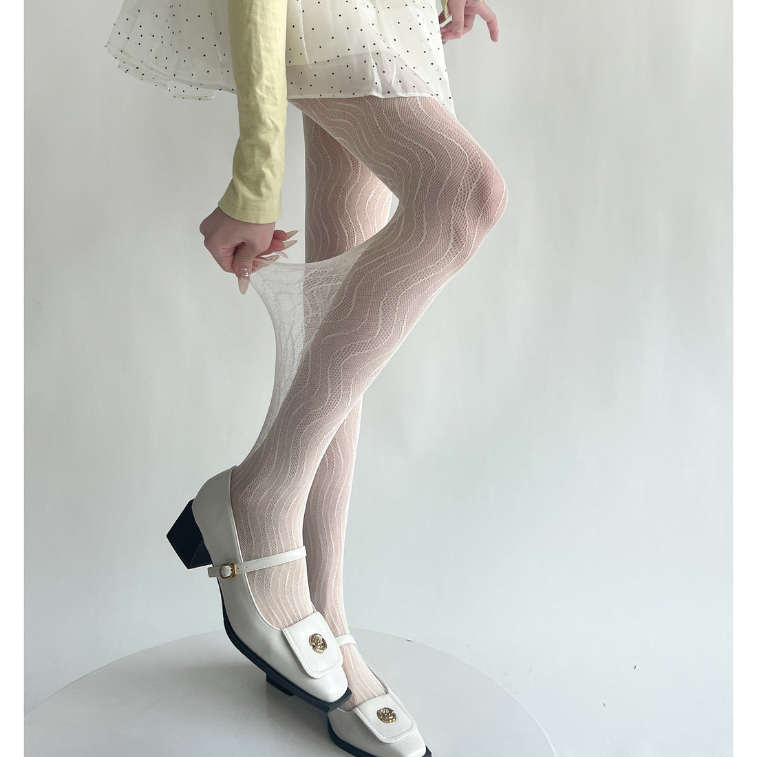 FASHION THIN WAVY JACQUARD LACE HOLLOW PANTYHOSE