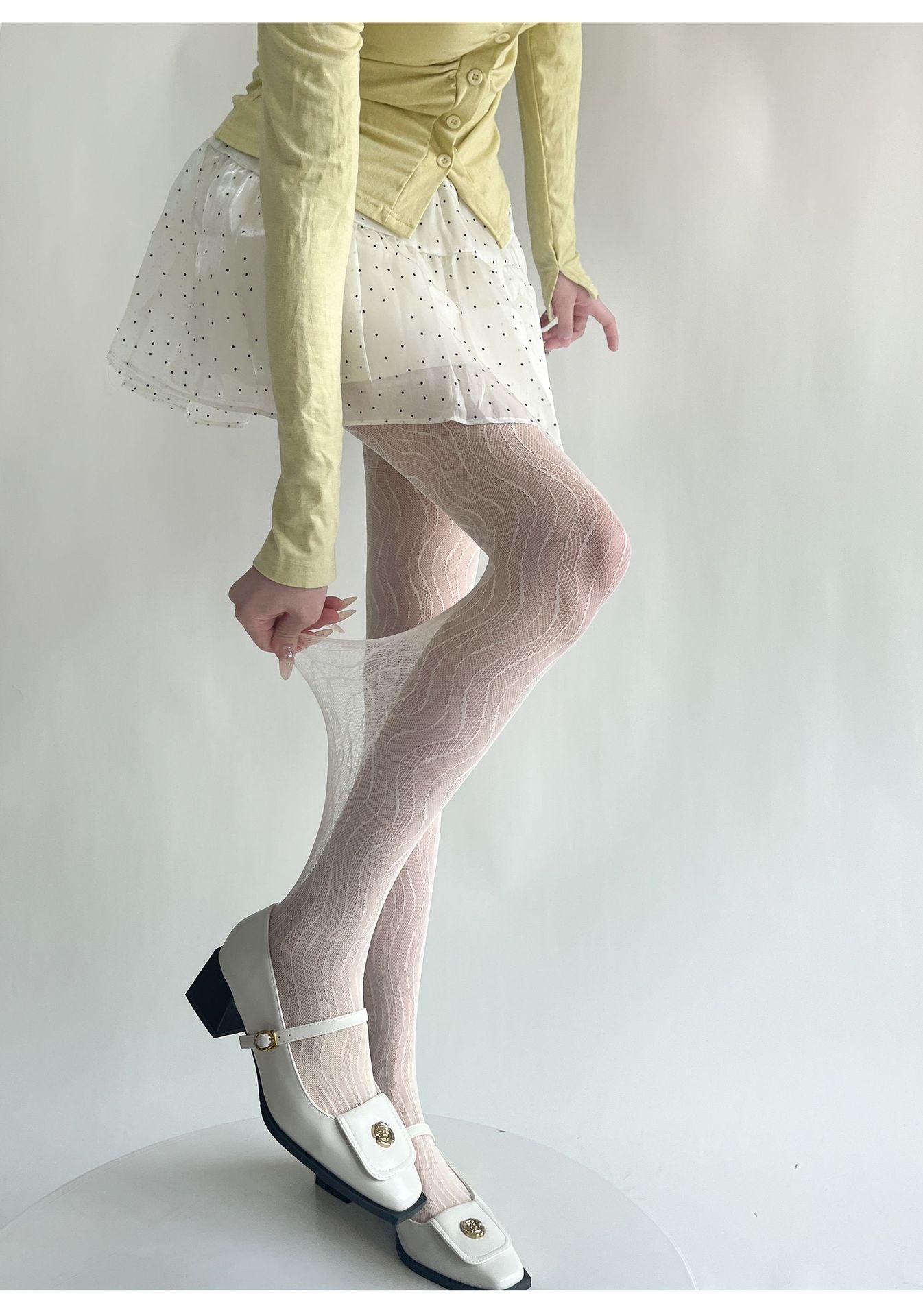 FASHION THIN WAVY JACQUARD LACE HOLLOW PANTYHOSE