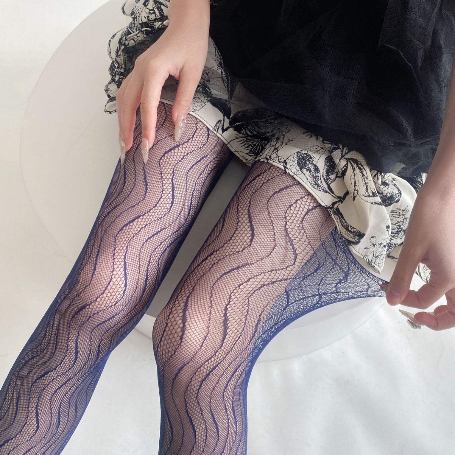 FASHION THIN WAVY JACQUARD LACE HOLLOW PANTYHOSE