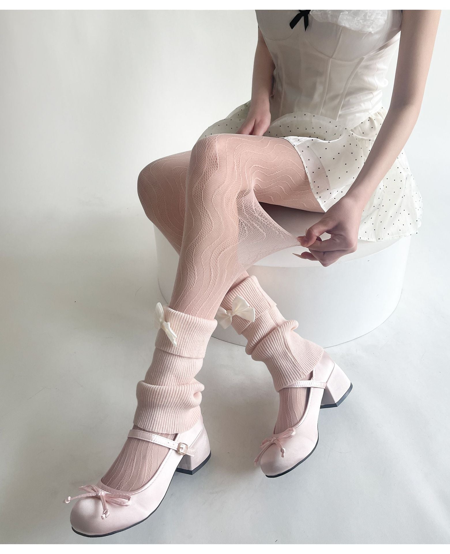 FASHION THIN WAVY JACQUARD LACE HOLLOW PANTYHOSE