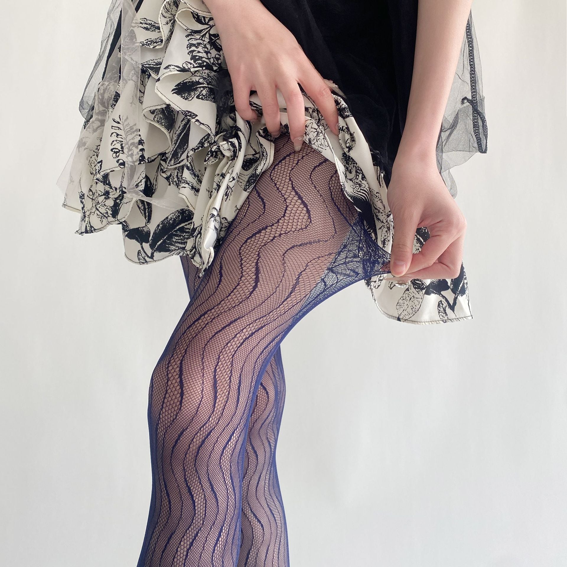 FASHION THIN WAVY JACQUARD LACE HOLLOW PANTYHOSE