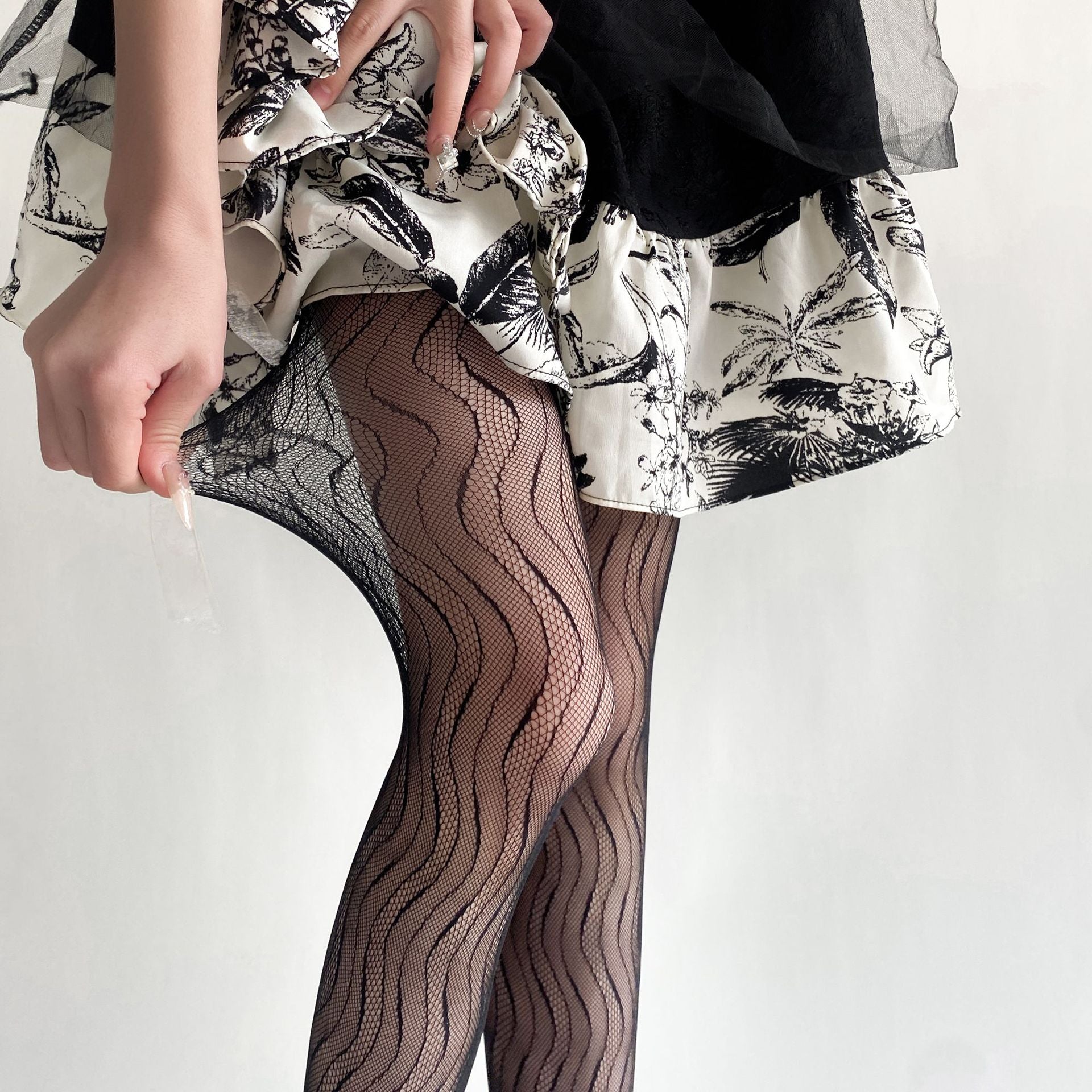 FASHION THIN WAVY JACQUARD LACE HOLLOW PANTYHOSE
