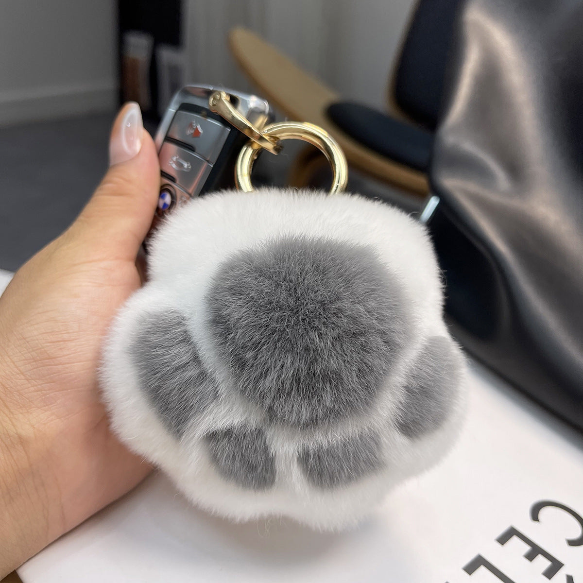 GENUINE REX RABBIT FUR CAT PAW CAR KEYCHAIN ACCESSORY