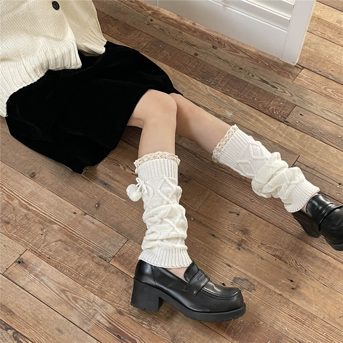 FASHION KAWAII POMPON WINTER LEG WARMERS