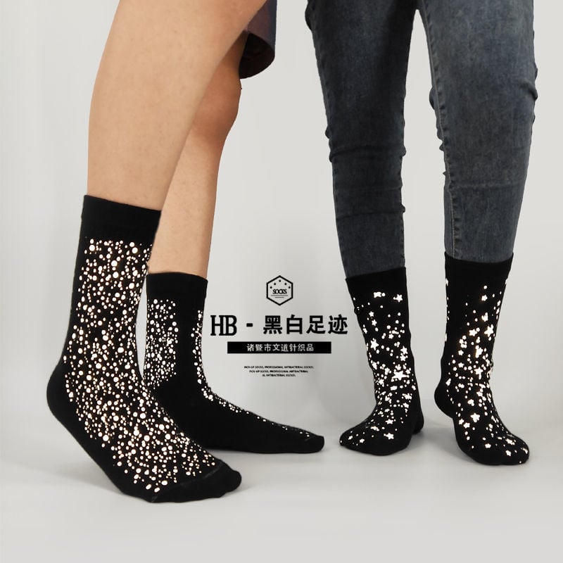 BLACK AND WHITE FOOTPRINTS STARRY REFLECTIVE SOCKS STREET IN THE TUBE NET RED STYLE COLLEGE STYLE COUPLE SOCKS