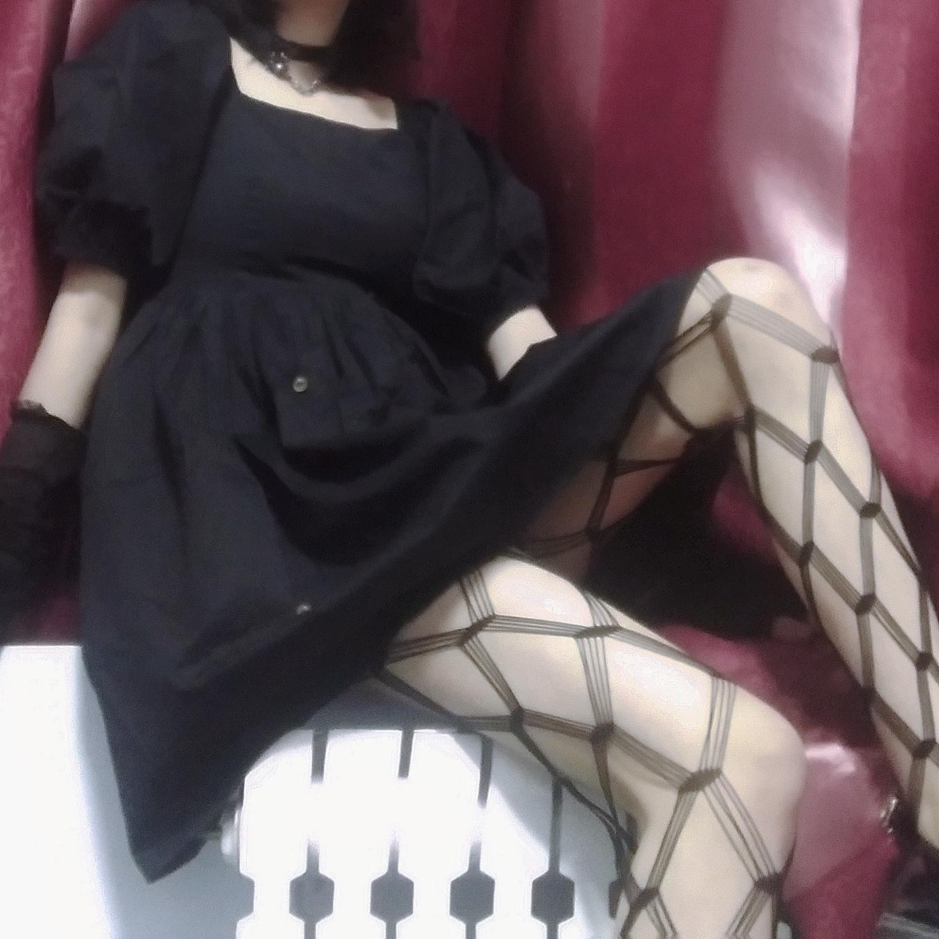LINE DIAMOND GRID FISHNET SOCKS