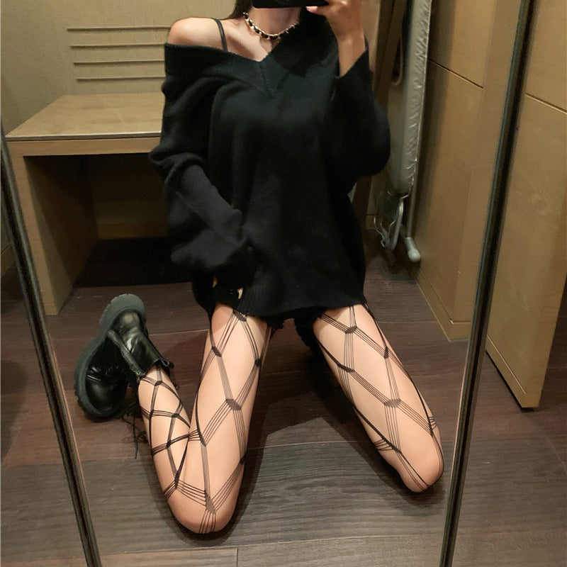 LINGGE FISHING NET STOCKINGS AND TROUSERS